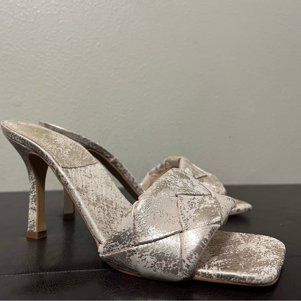 Vince Camuto Brelanie Braided Strap Sandal In Metallic Golden Natural Size 8.5 - Picture 5 of 11